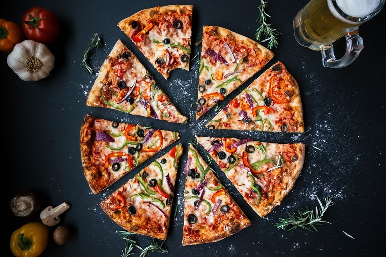 Un repas rapide et complet avec la pizza surgelée à la poêle