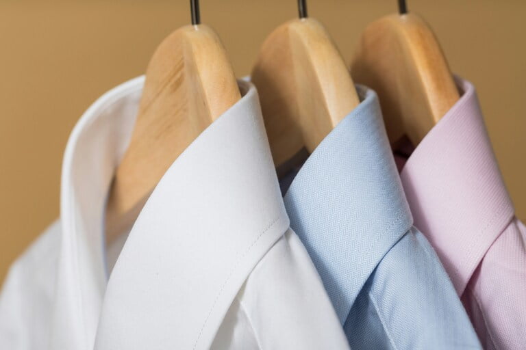 Les conseils indispensables pour bien marier couleurs et motifs en mode masculine