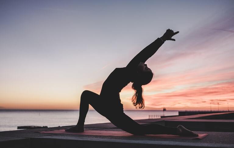 Applications yoga gratuites : découvrez les meilleures pour 2025