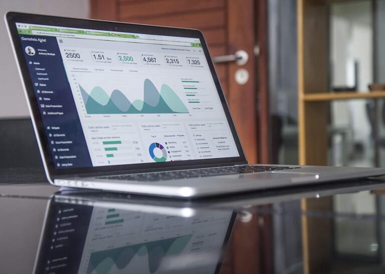 Salaire développeur web junior : quelles sont les attentes en 2025 ?