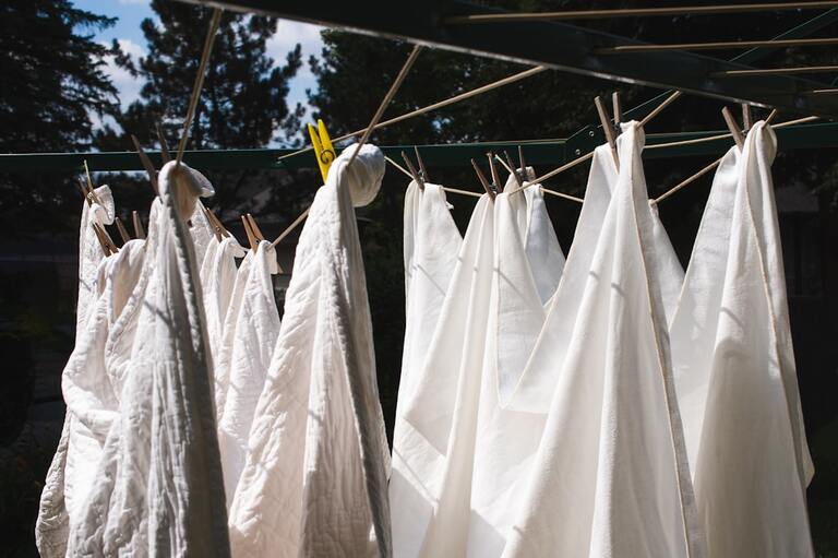 Découvrez les robes de mariée bohème les plus envoûtantes pour un look naturel et romantique