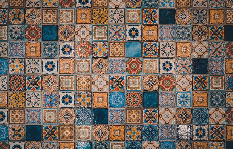 Des astuces pour redonner vie à votre carrelage vintage des années 60 sans l&rsquo;abîmer dans la cuisine