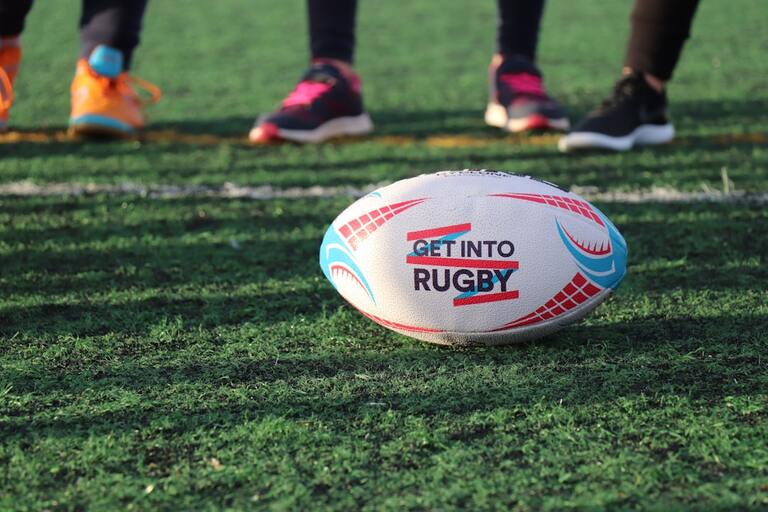 Guide d&rsquo;achat : Comment sélectionner le ballon de rugby idéal pour initier votre enfant à ce sport